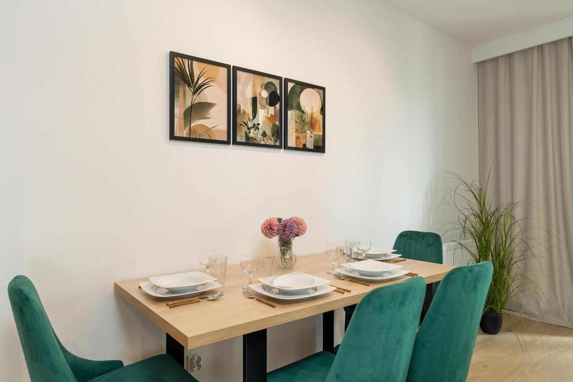 Cozy With Parking In By Renters Apartment Poznan