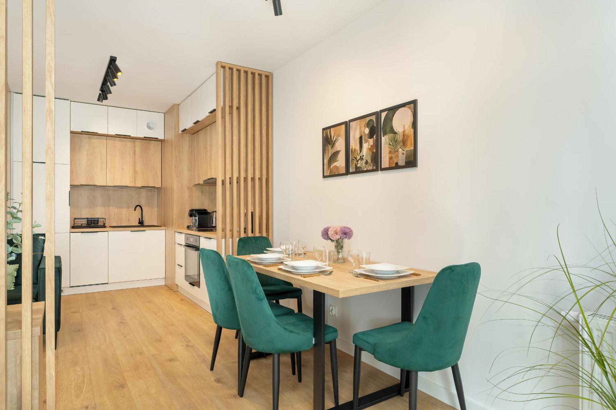 Cozy With Parking In By Renters Poznan